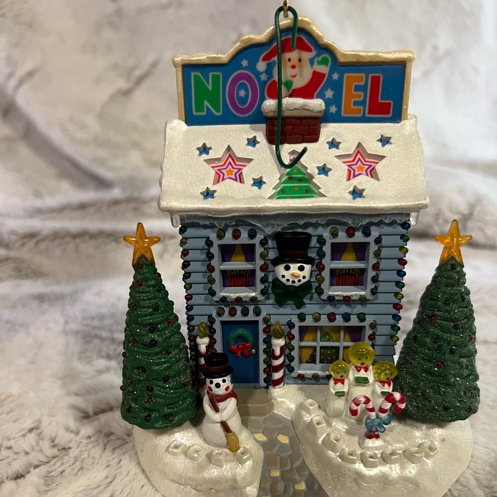 Hallmark Keepsake Ornament music and lights electrical special